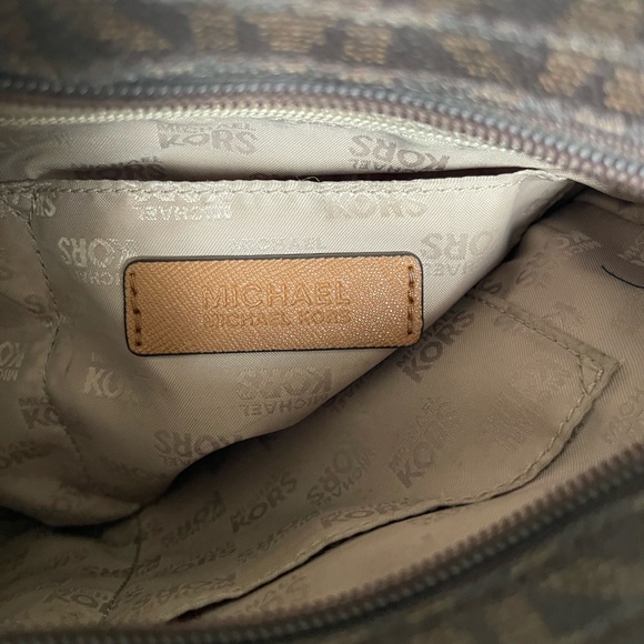 Michael Kors Crossbody - Picture 7 of 10